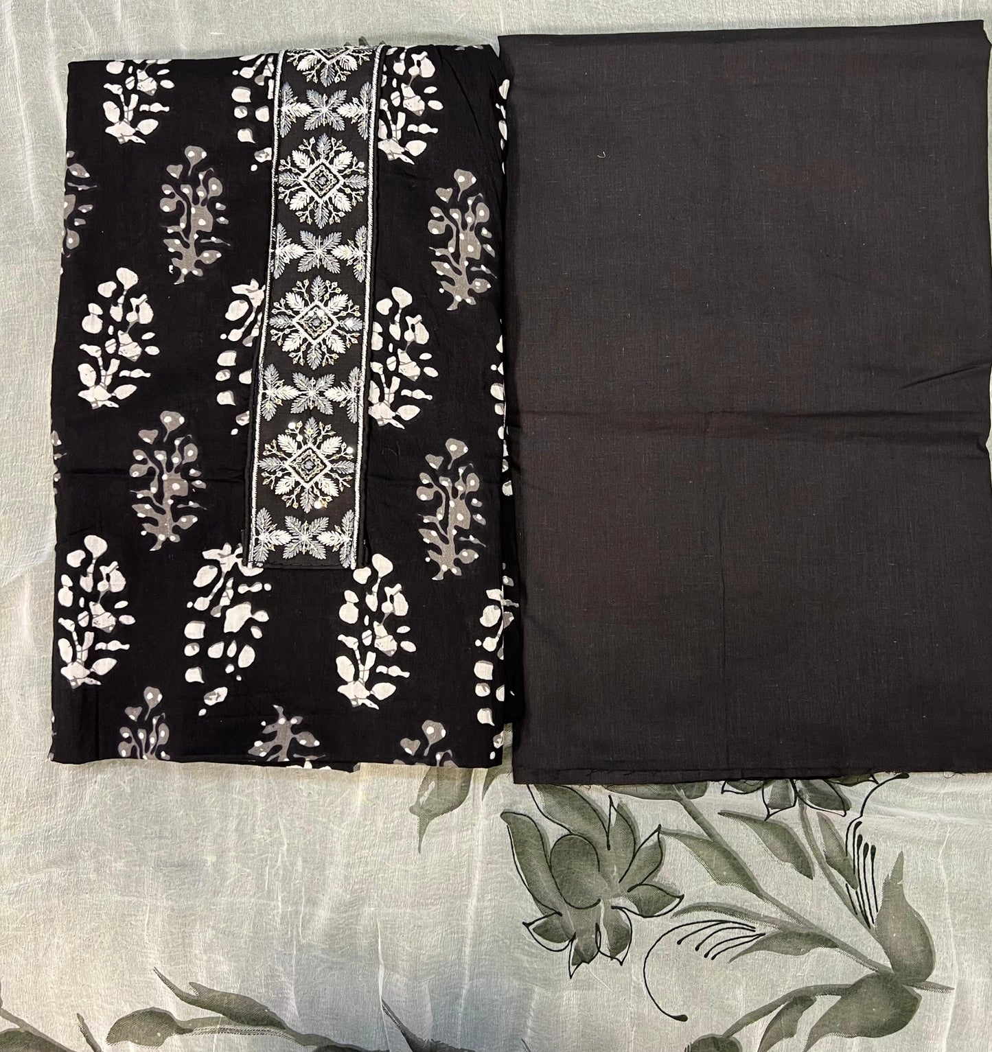 Sushila Black & Whites Un-Stitched Suit Piece