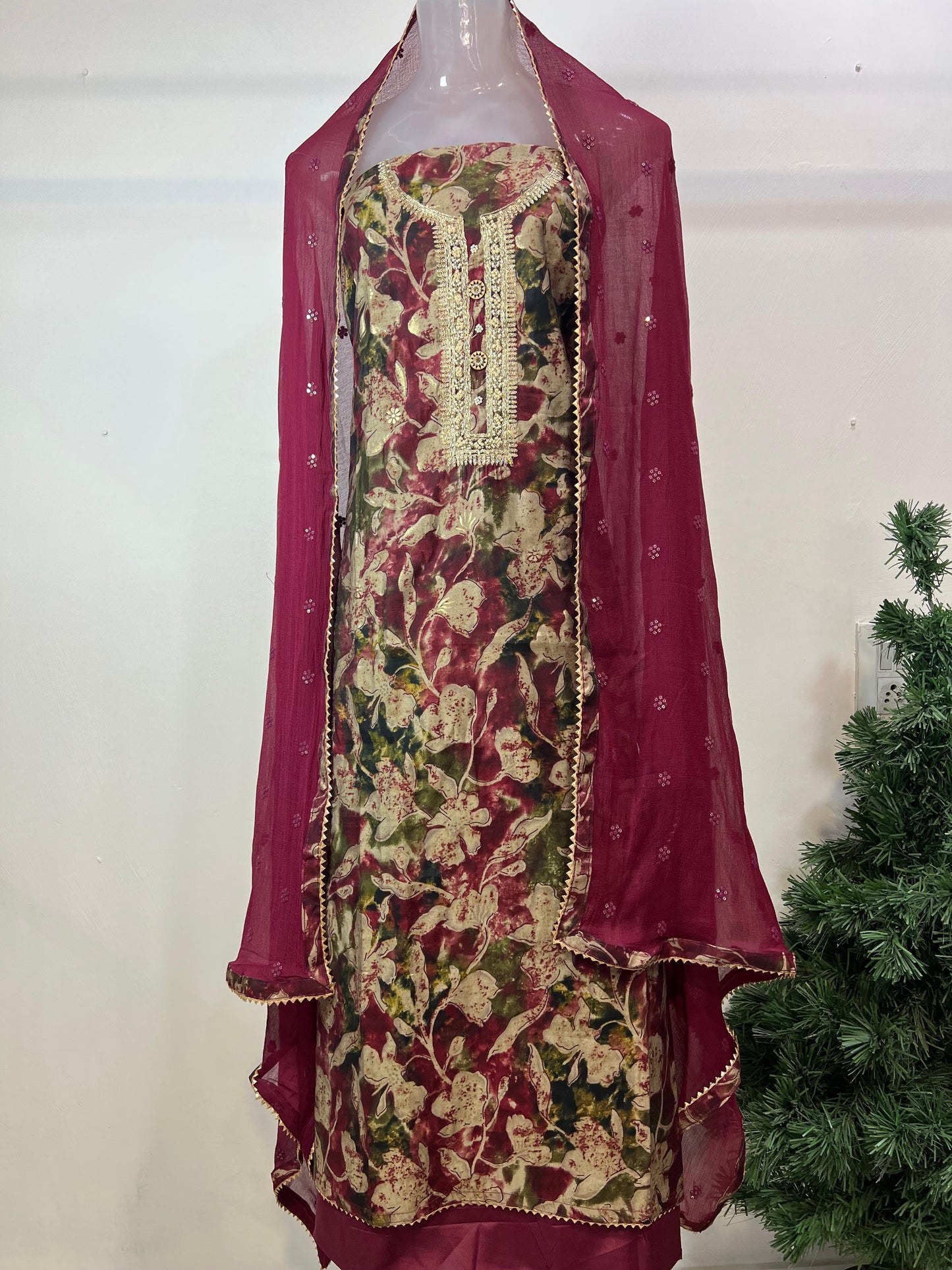 Naintara Un-Stitched Dress Material