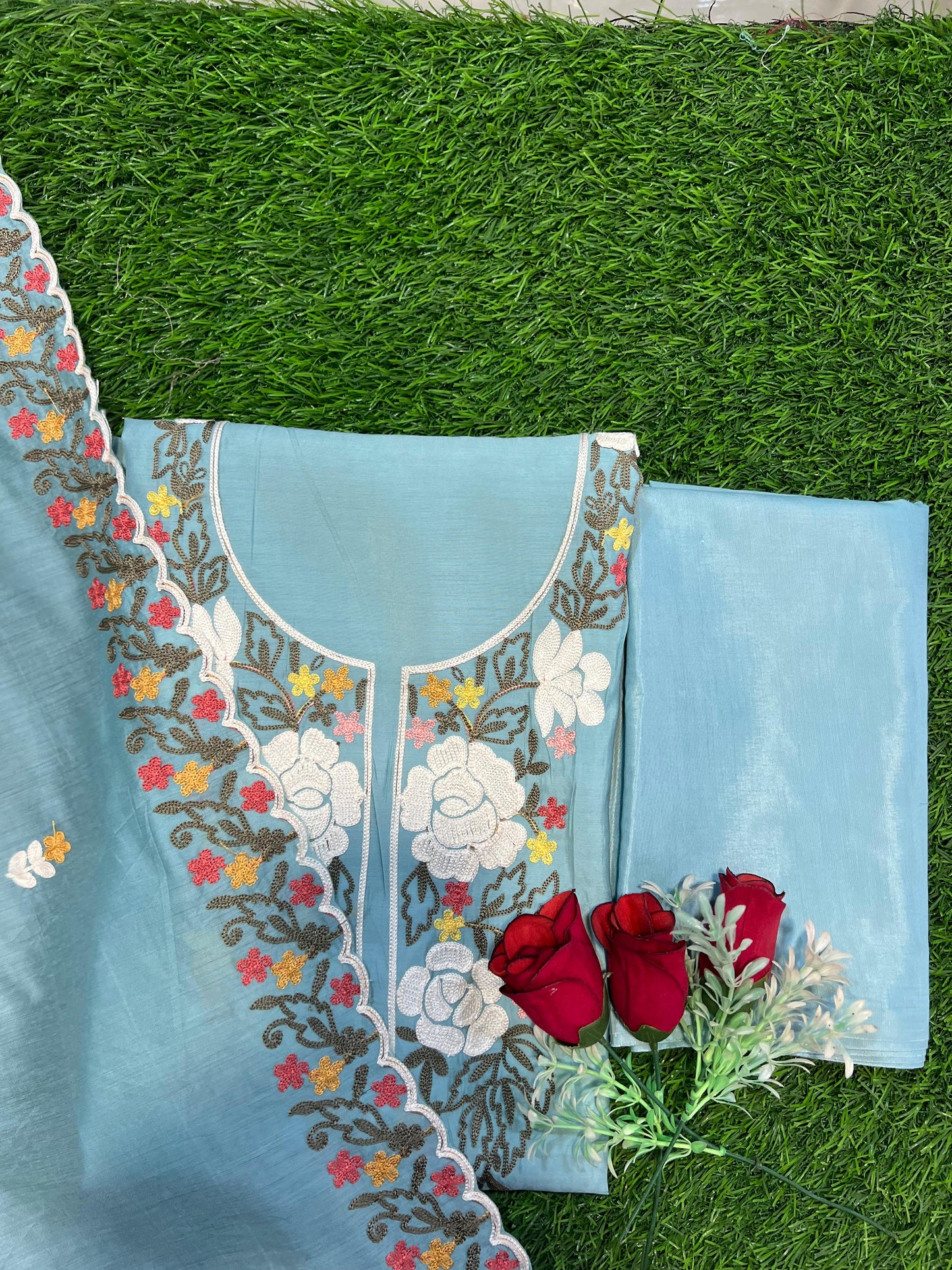Shaheen Un-Stitched Dress Material