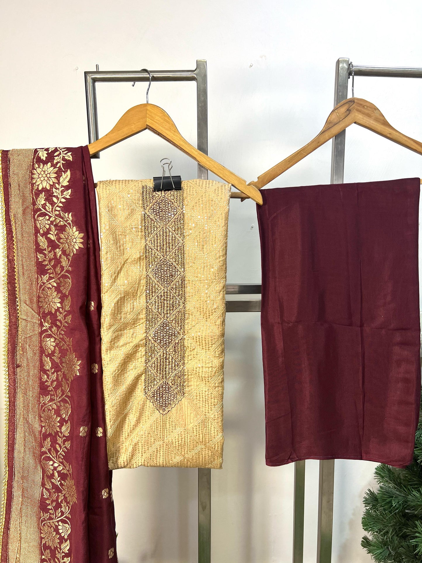 Ekta Unstitched Dress Material