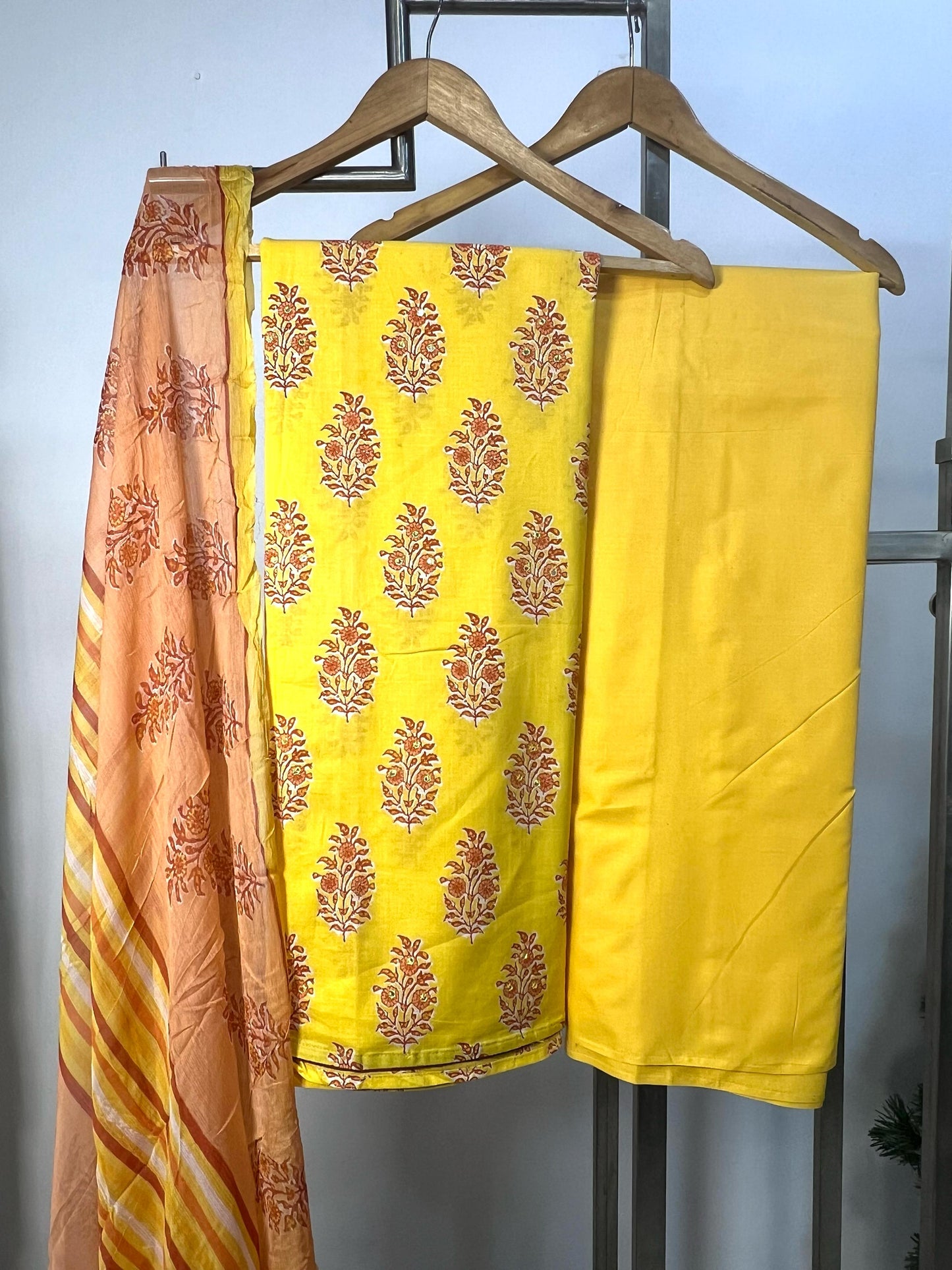 Esha Unstitched Dress Material
