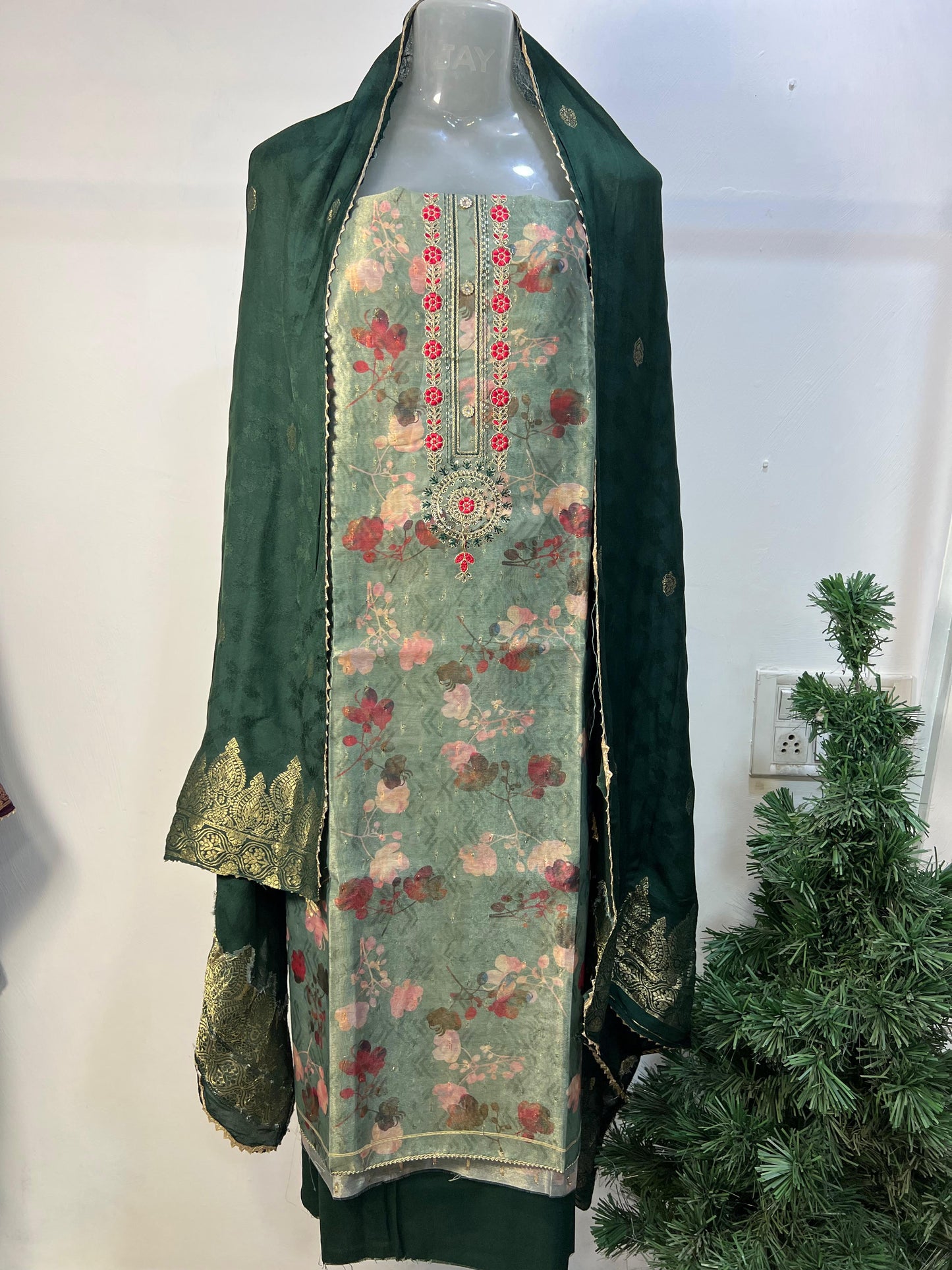 Kartiki Un-Stitched Dress Material