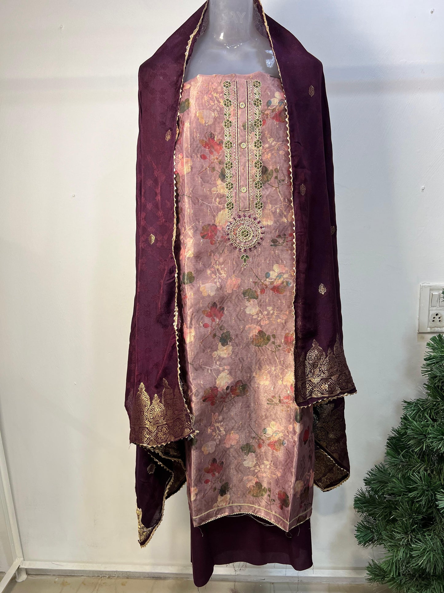 Kartiki Un-Stitched Dress Material