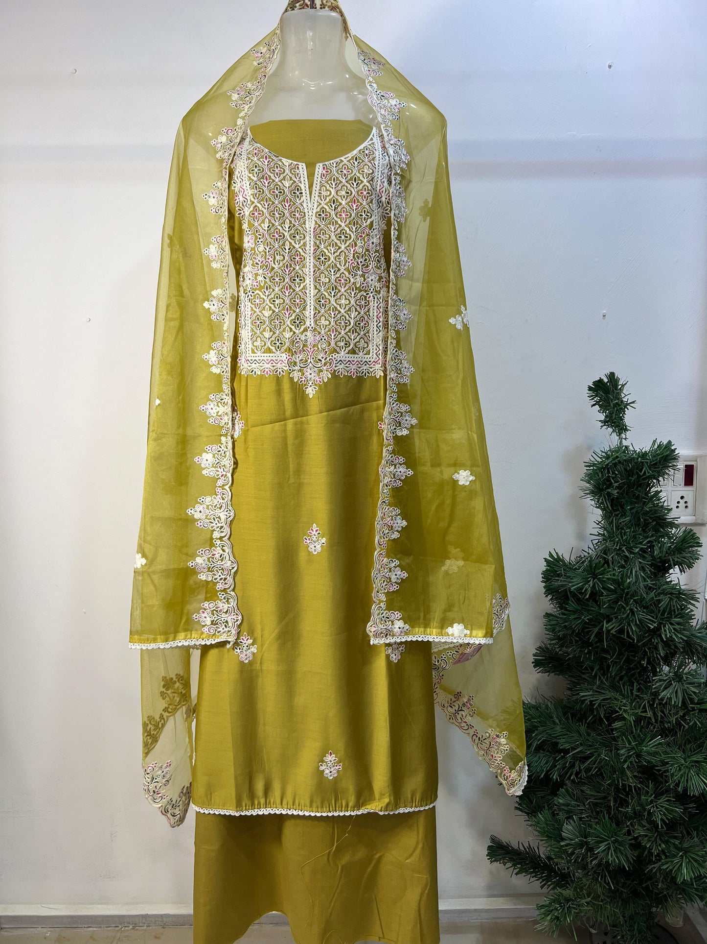 Ankita Un-Stitched Dress Material