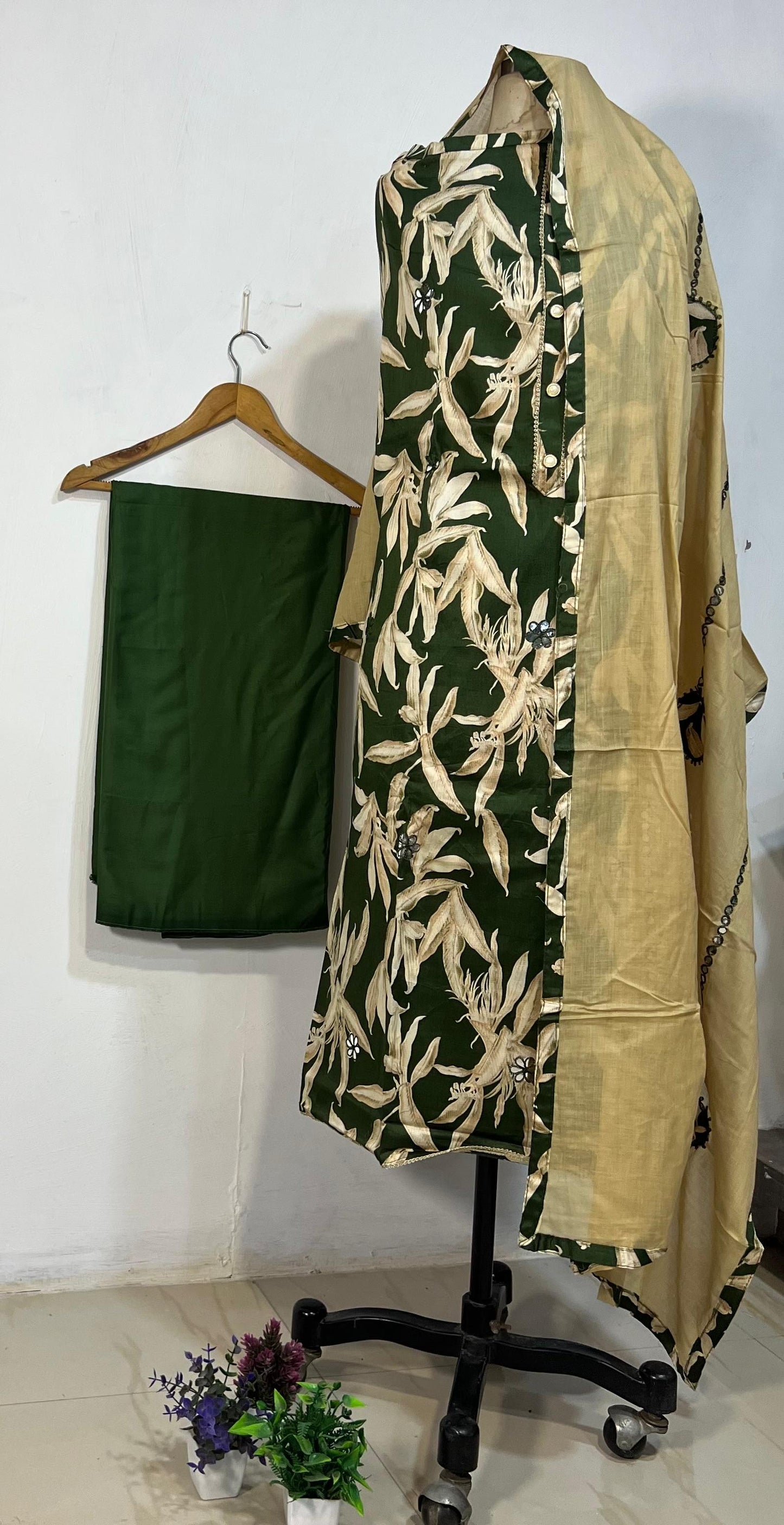 Fulwa Un-Stitched Dress Material