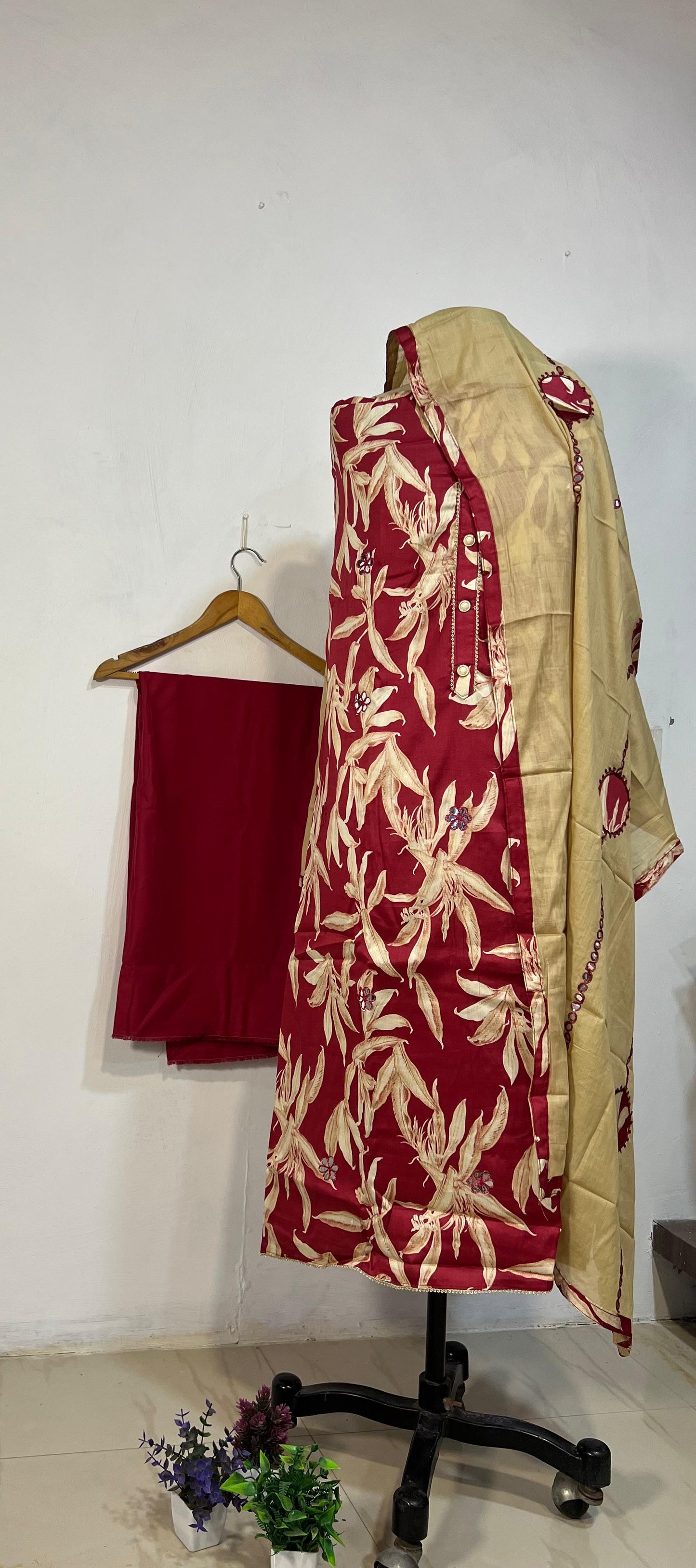 Fulwa Un-Stitched Dress Material