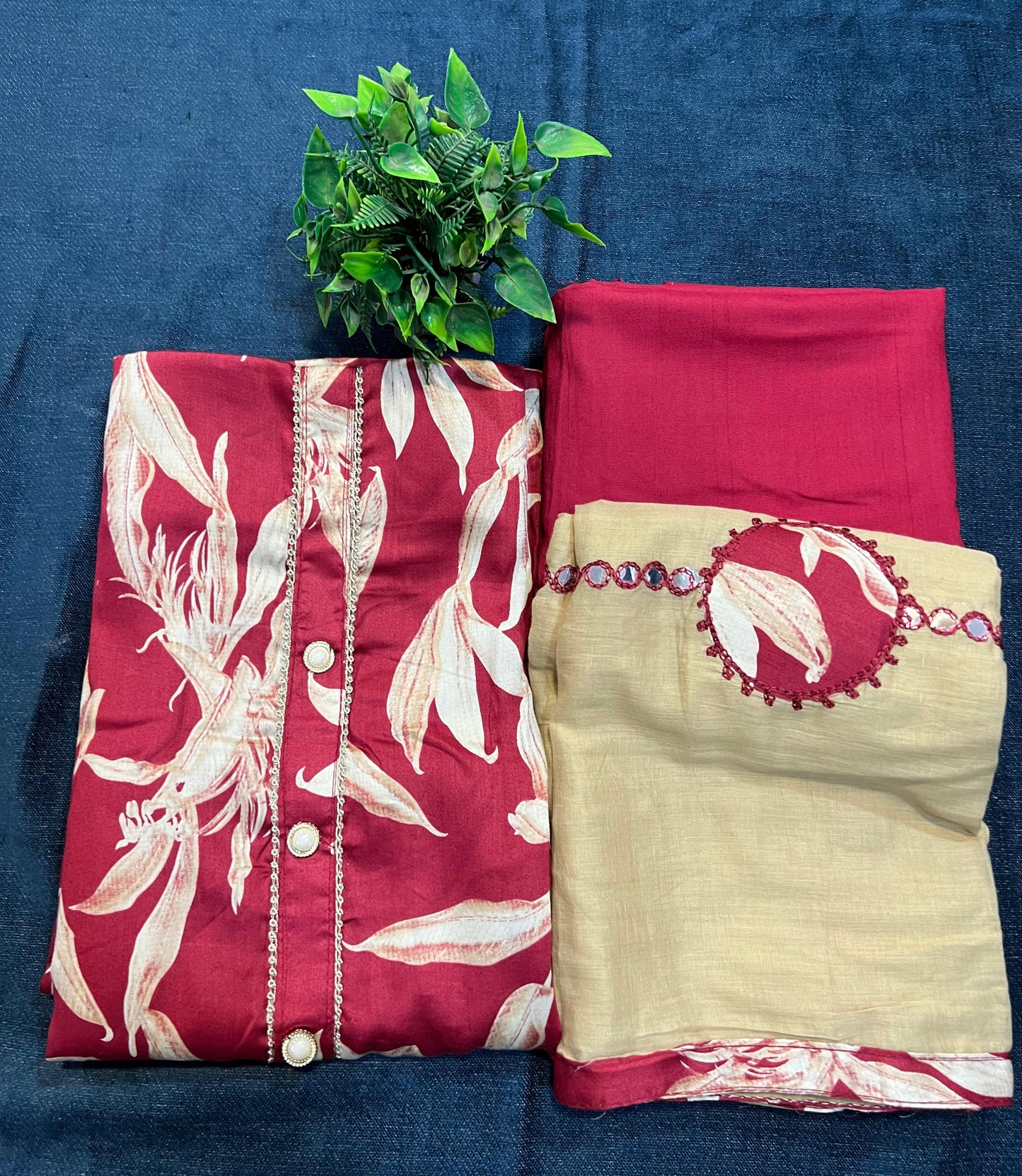 Fulwa Un-Stitched Dress Material