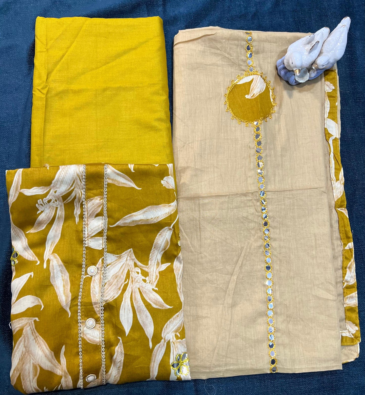 Fulwa Un-Stitched Dress Material